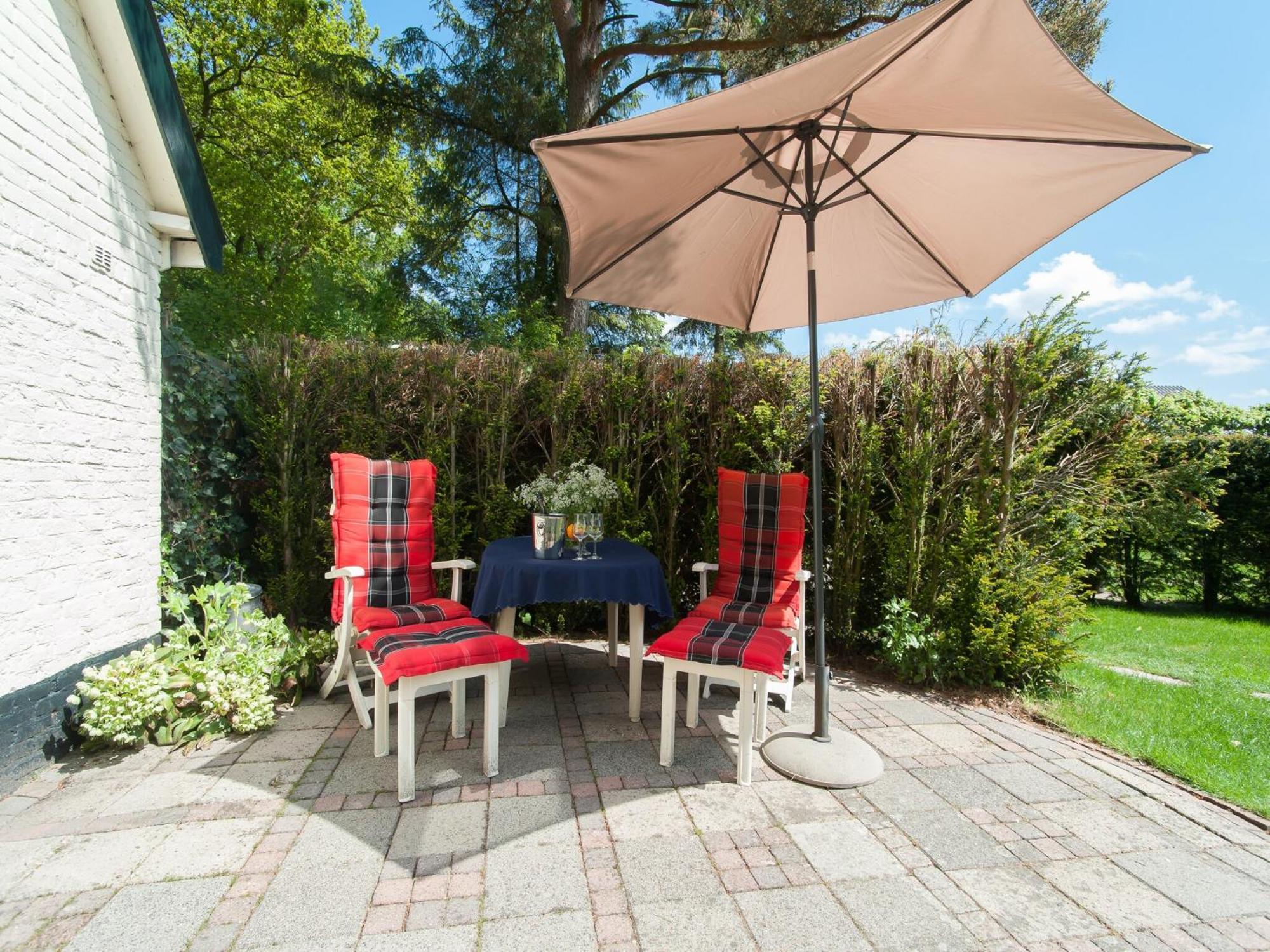 Pleasing Holiday Home In Schoorl With Patio Luaran gambar