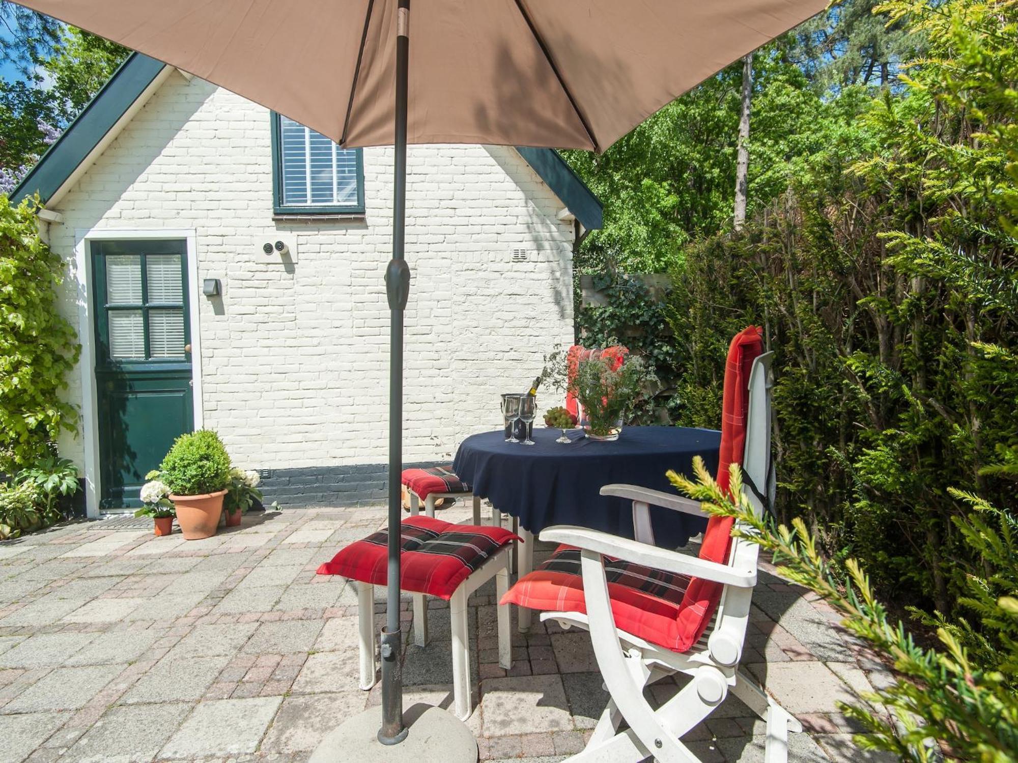 Pleasing Holiday Home In Schoorl With Patio Luaran gambar