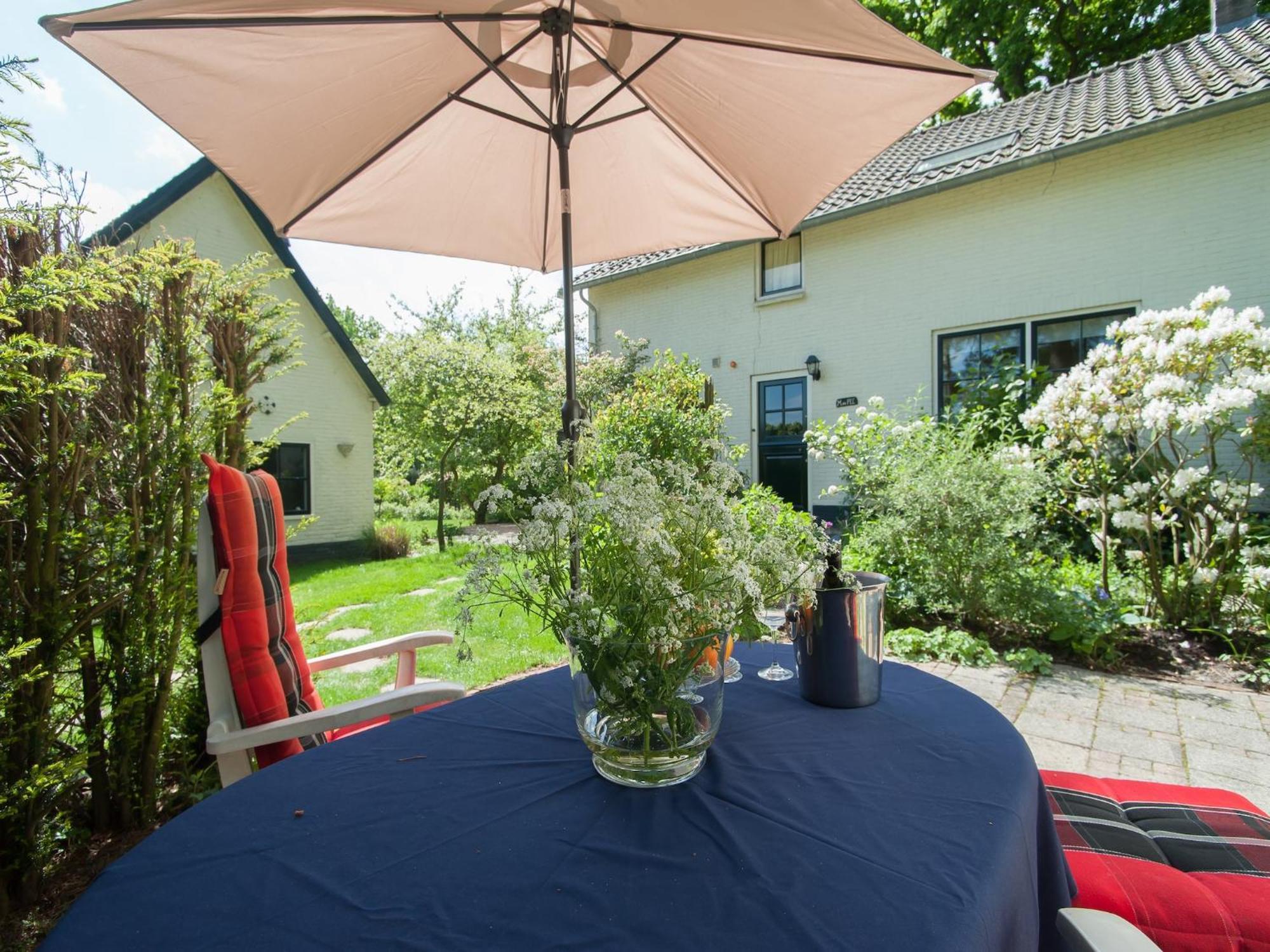 Pleasing Holiday Home In Schoorl With Patio Luaran gambar