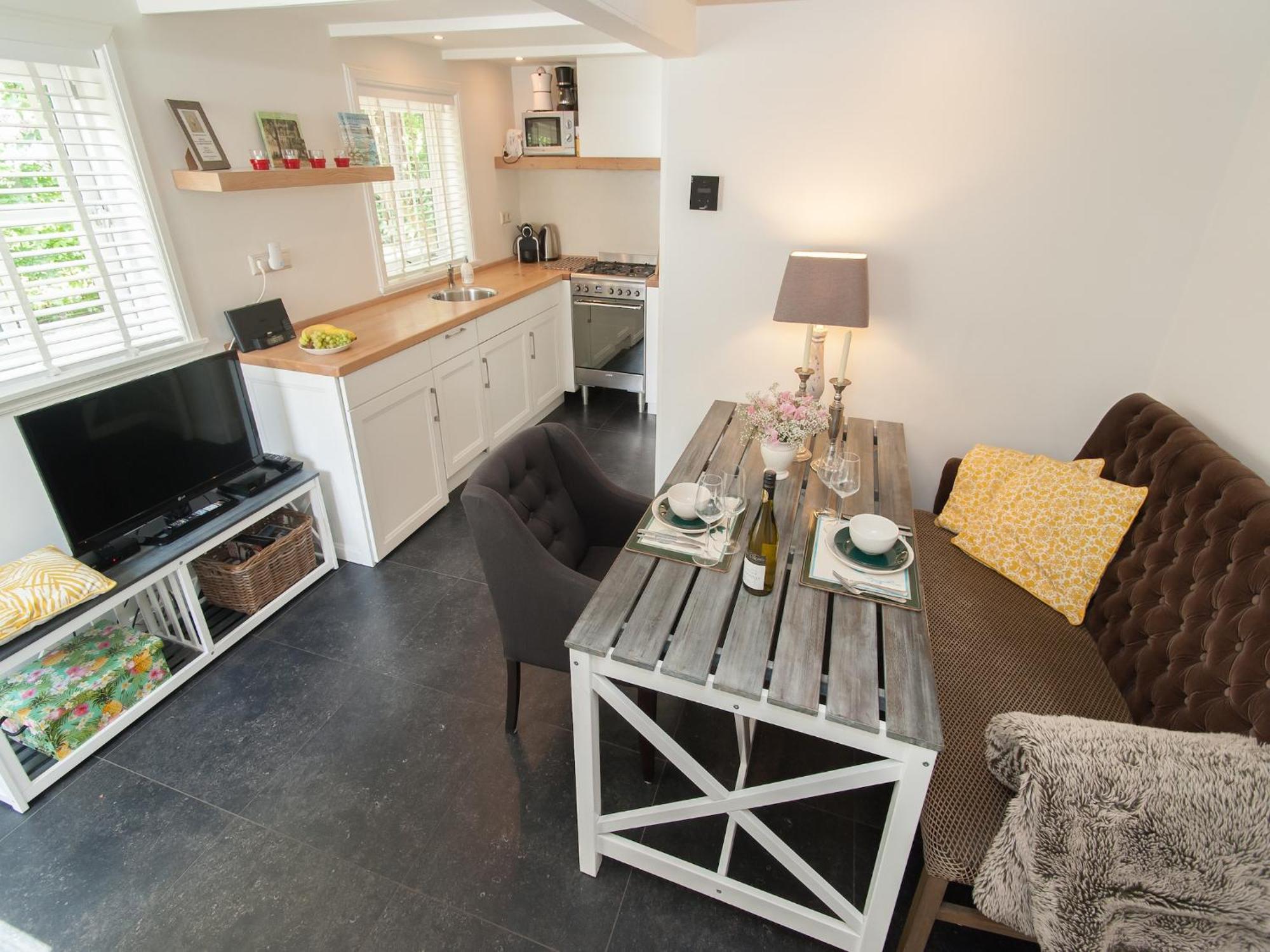 Pleasing Holiday Home In Schoorl With Patio Luaran gambar