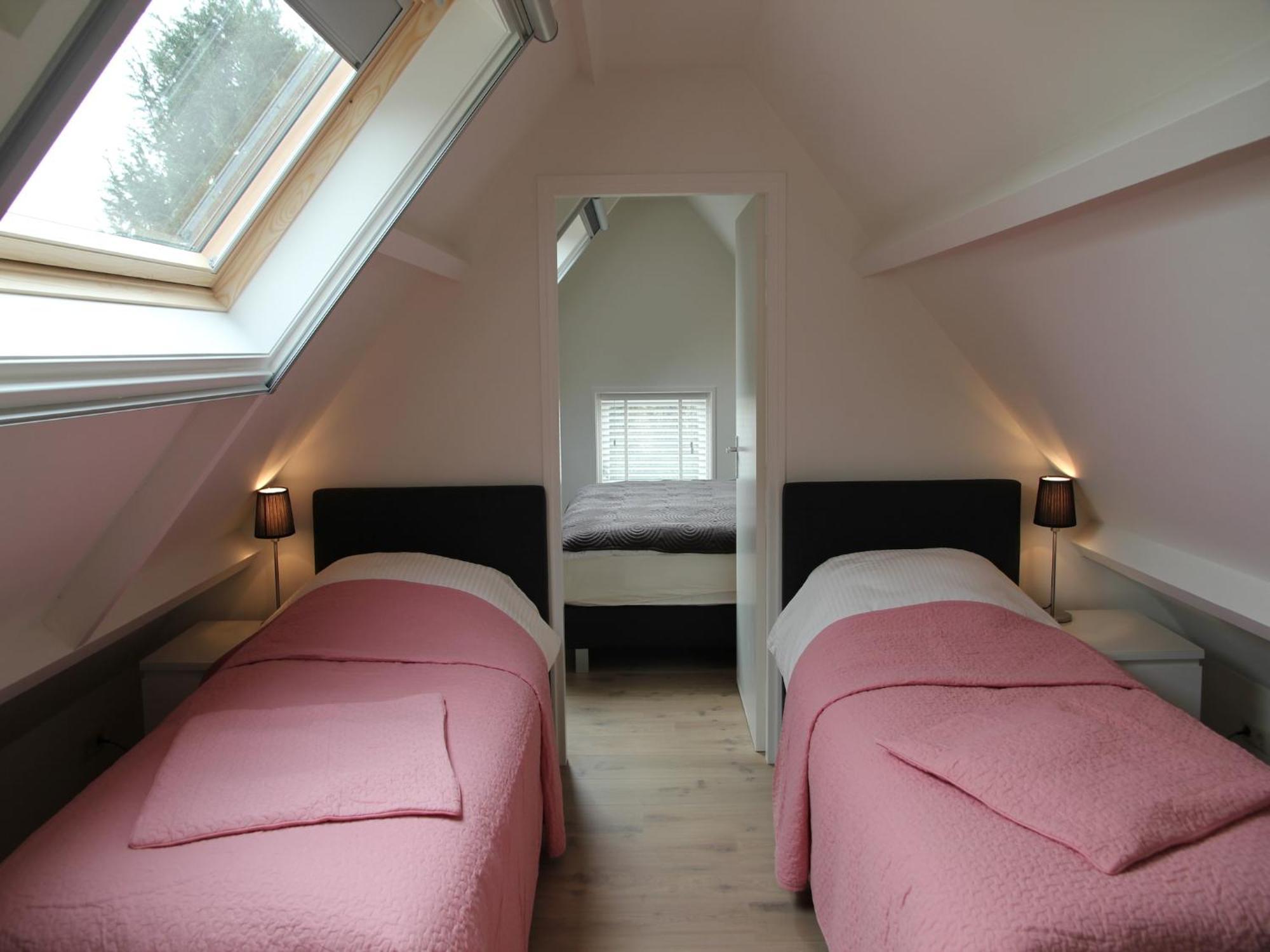 Pleasing Holiday Home In Schoorl With Patio Luaran gambar