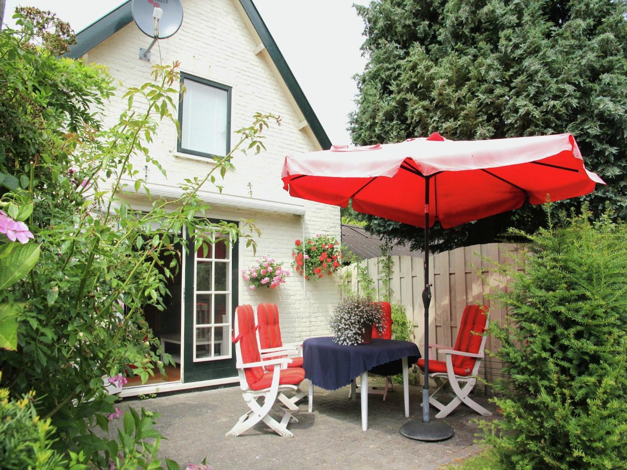 Pleasing Holiday Home In Schoorl With Patio Luaran gambar