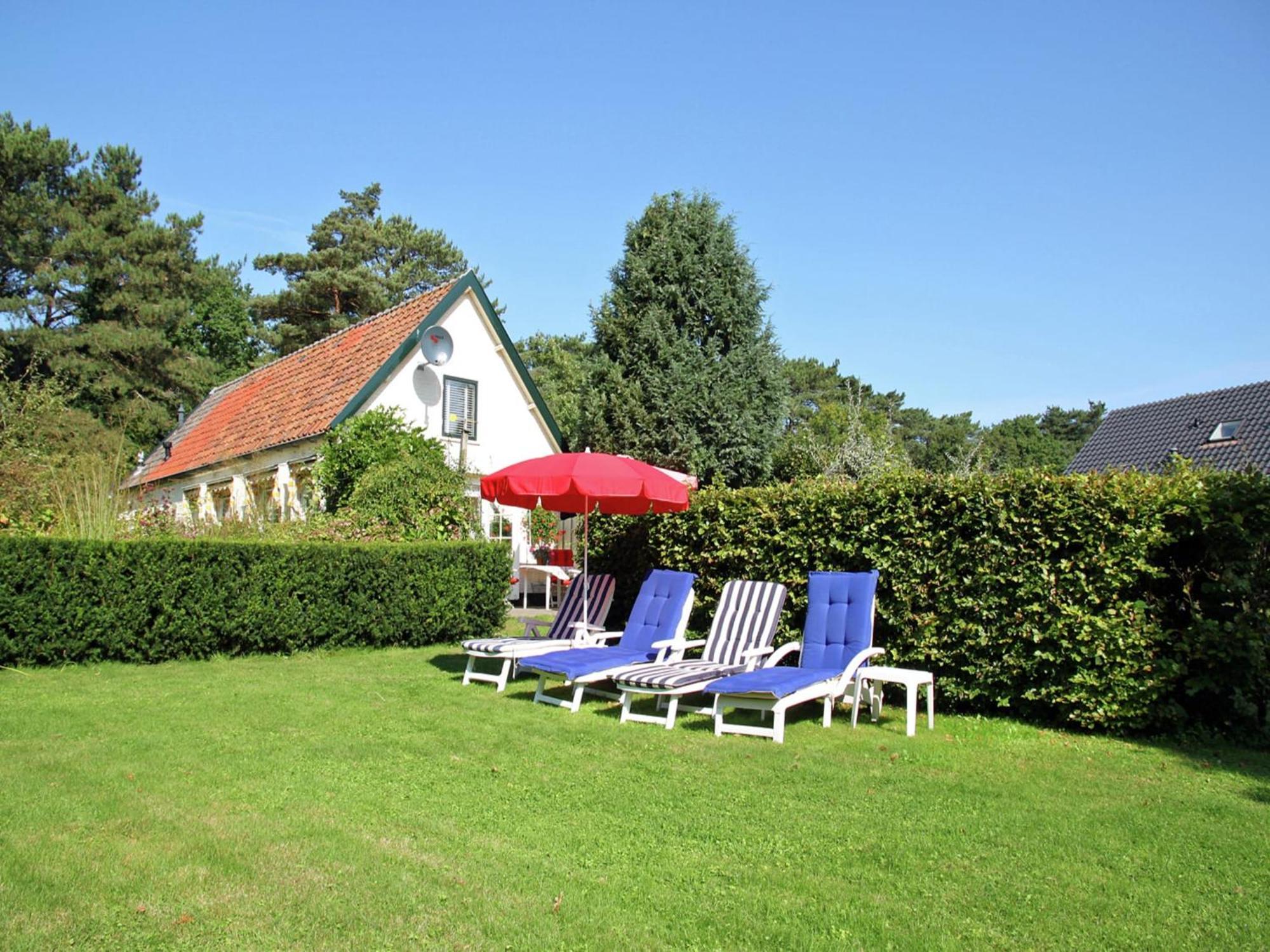 Pleasing Holiday Home In Schoorl With Patio Luaran gambar